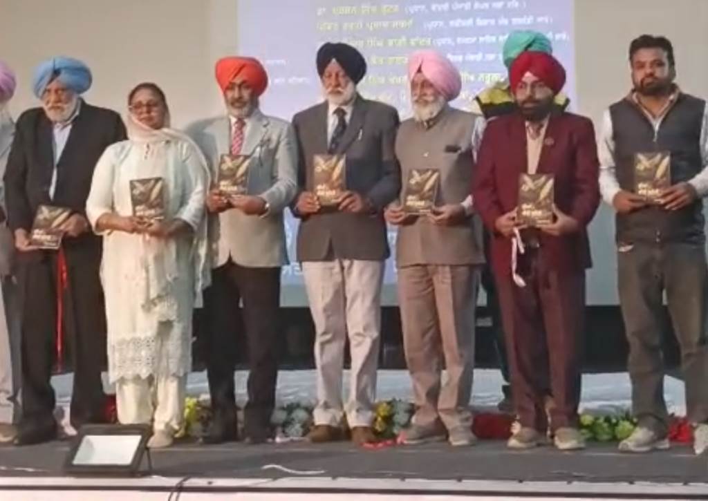 Poet Bhammes poetry book was released at the Kavi Darbar organized by Vishwa Punjabi Sabha Canada